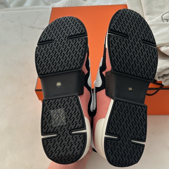 Hermès Action Sneakers BNIB 38.5. Never worn . - Picture 4 of 8